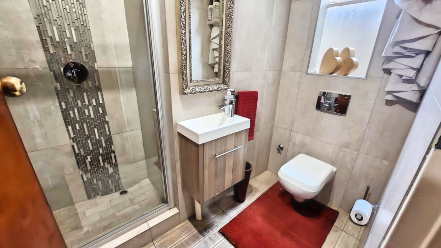 5 Bedroom Property for Sale in Doringkruin North West